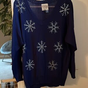 CHASER LONG SLEEVE V NECK DOLMAN SNOWFLAKE SWEATER. NET.